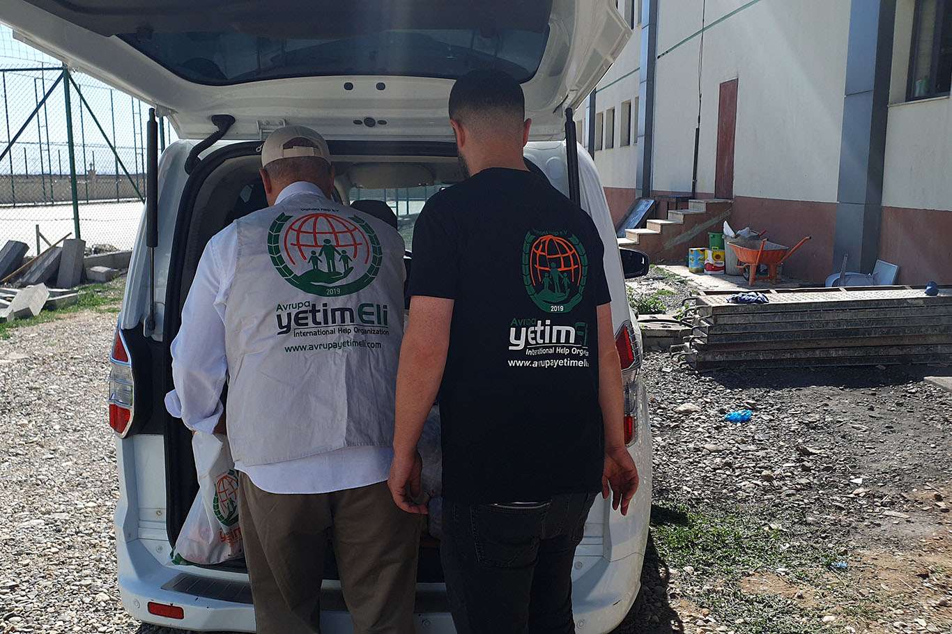 Avrupa Yetim Eli Türkiye'de dağıttığı kurban etleriyle binlerce aileyi sevindirdi
